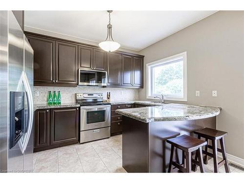 32 Tatra Crescent, Brampton, ON - Indoor Photo Showing Kitchen With Upgraded Kitchen