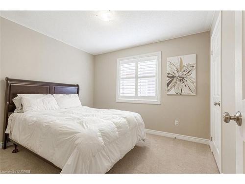 32 Tatra Crescent, Brampton, ON - Indoor Photo Showing Bedroom