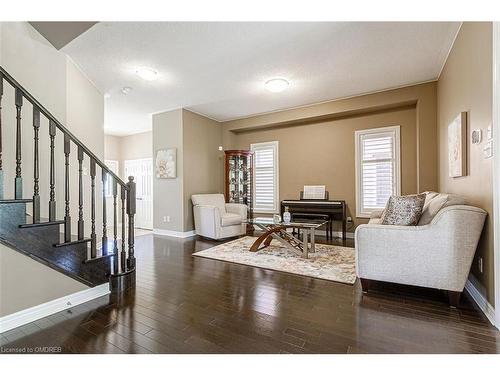 32 Tatra Crescent, Brampton, ON - Indoor Photo Showing Living Room