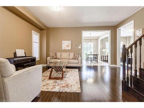 32 Tatra Crescent, Brampton, ON - Indoor Photo Showing Living Room