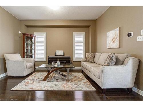 32 Tatra Crescent, Brampton, ON - Indoor Photo Showing Living Room