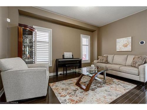 32 Tatra Crescent, Brampton, ON - Indoor Photo Showing Living Room