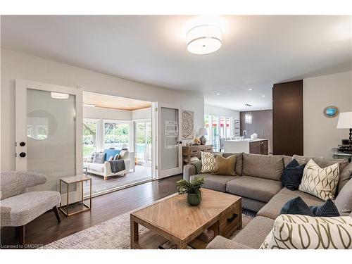 4457 Lakeshore Road, Burlington, ON - Indoor Photo Showing Living Room