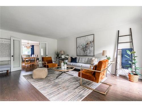 4457 Lakeshore Road, Burlington, ON - Indoor Photo Showing Living Room