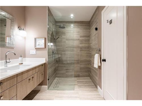 4457 Lakeshore Road, Burlington, ON - Indoor Photo Showing Bathroom