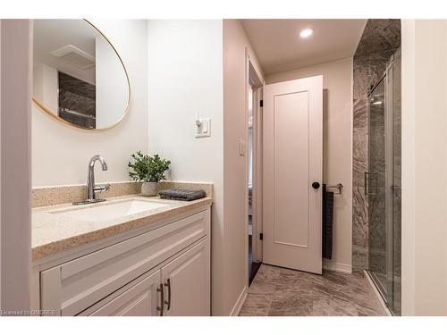 4457 Lakeshore Road, Burlington, ON - Indoor Photo Showing Bathroom