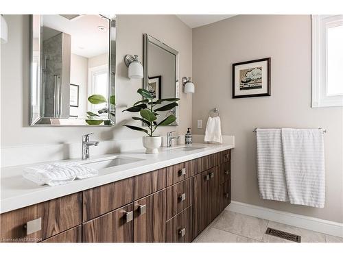 4457 Lakeshore Road, Burlington, ON - Indoor Photo Showing Bathroom