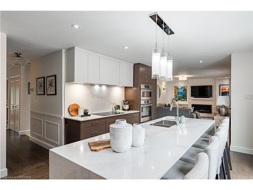 4457 Lakeshore Road, Burlington, ON - Indoor Photo Showing Kitchen With Double Sink With Upgraded Kitchen