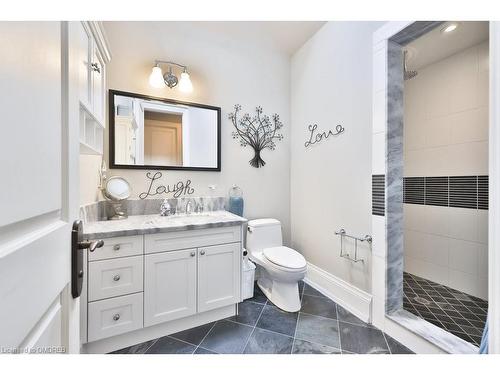 1600 Jalna Avenue, Mississauga, ON - Indoor Photo Showing Bathroom