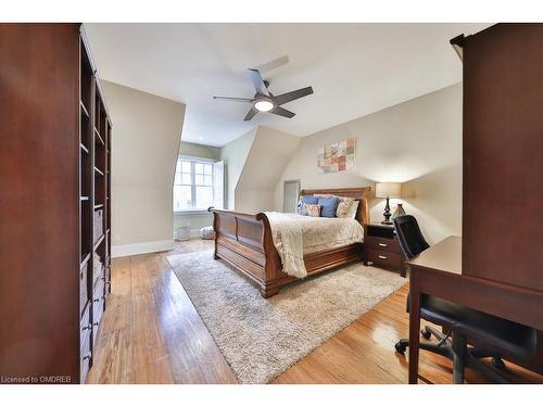 1600 Jalna Avenue, Mississauga, ON - Indoor Photo Showing Bedroom