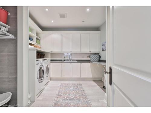 1600 Jalna Avenue, Mississauga, ON - Indoor Photo Showing Laundry Room