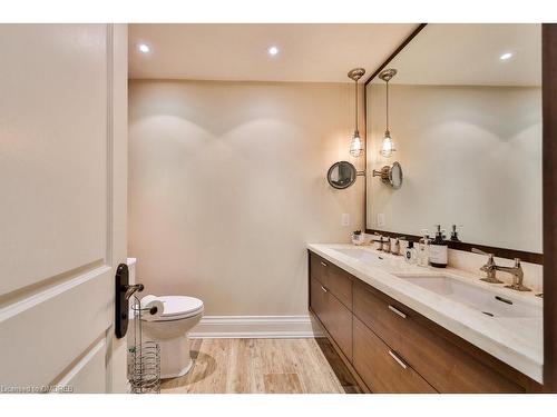 1600 Jalna Avenue, Mississauga, ON - Indoor Photo Showing Bathroom