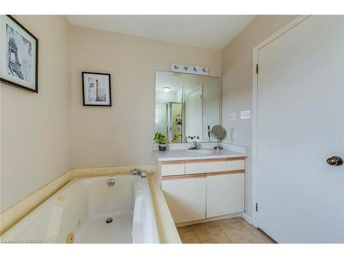 24 Westland Street, St. Catharines, ON - Indoor Photo Showing Bathroom