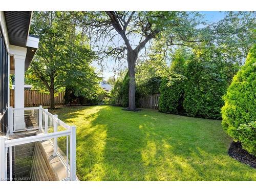 2435 Applewood Drive, Oakville, ON - Outdoor