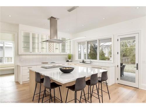 2435 Applewood Drive, Oakville, ON - Indoor Photo Showing Dining Room