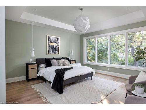 2435 Applewood Drive, Oakville, ON - Indoor Photo Showing Bedroom