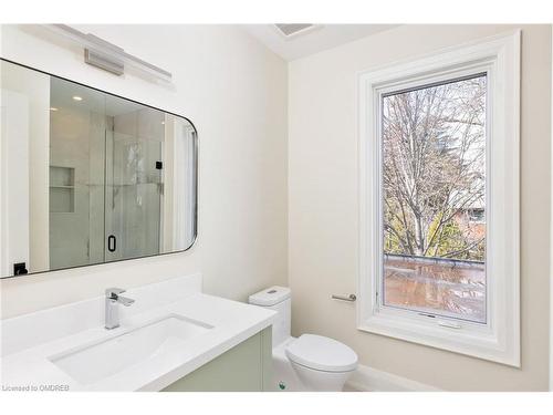 2435 Applewood Drive, Oakville, ON - Indoor Photo Showing Bathroom