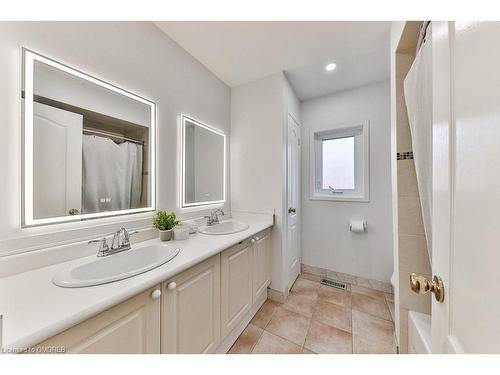 200 Lexington Road, Oakville, ON - Indoor Photo Showing Bathroom