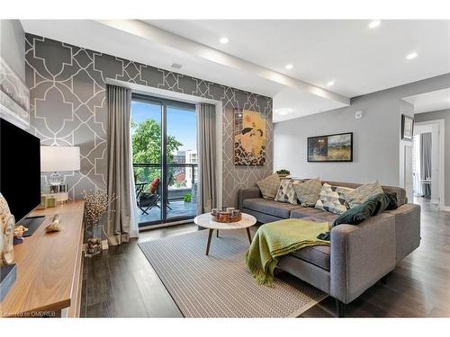 507-15 Queen Street S, Hamilton, ON - Indoor Photo Showing Living Room