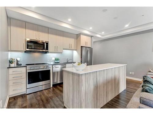 507-15 Queen Street S, Hamilton, ON - Indoor Photo Showing Kitchen With Upgraded Kitchen