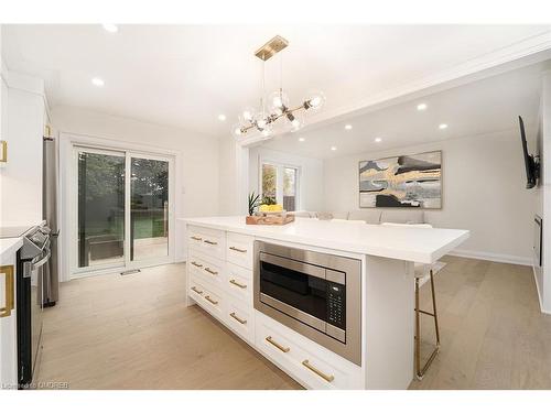 52 Watt Street, Guelph, ON - Indoor Photo Showing Kitchen With Upgraded Kitchen