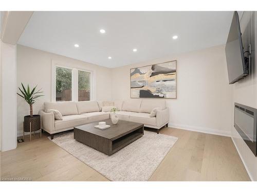 52 Watt Street, Guelph, ON - Indoor Photo Showing Living Room