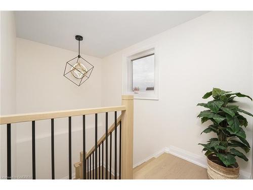 52 Watt Street, Guelph, ON - Indoor Photo Showing Other Room