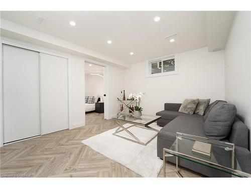 52 Watt Street, Guelph, ON - Indoor Photo Showing Living Room