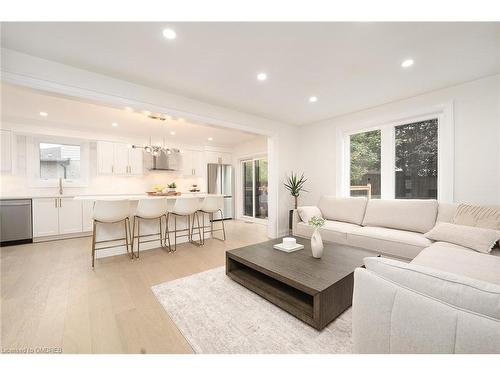 52 Watt Street, Guelph, ON - Indoor Photo Showing Living Room