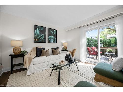 1144 Jamesway Boulevard, Oakville, ON - Indoor Photo Showing Living Room