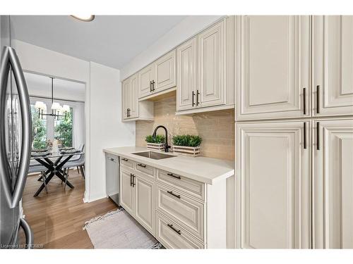 1144 Jamesway Boulevard, Oakville, ON - Indoor Photo Showing Kitchen