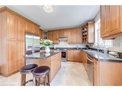 2395 Thruxton Drive, Oakville, ON - Indoor Photo Showing Kitchen With Double Sink