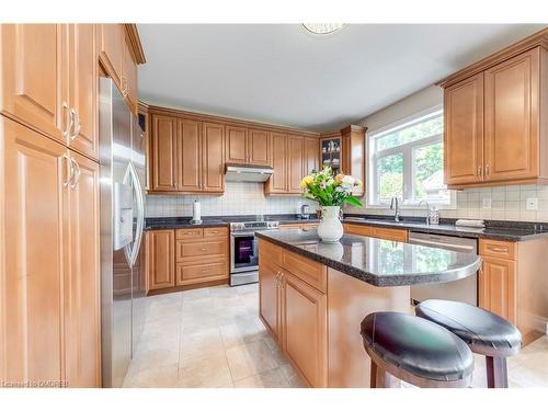 2395 Thruxton Drive, Oakville, ON - Indoor Photo Showing Kitchen