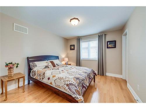 2395 Thruxton Drive, Oakville, ON - Indoor Photo Showing Bedroom