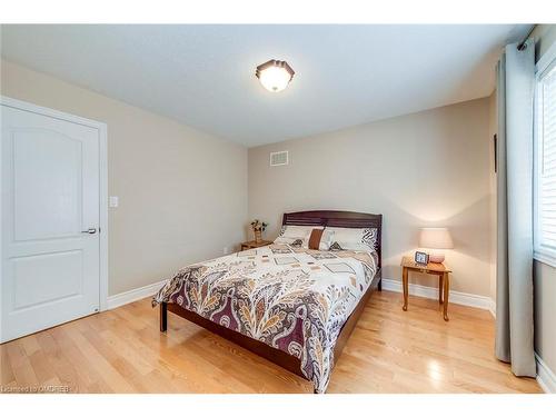 2395 Thruxton Drive, Oakville, ON - Indoor Photo Showing Bedroom