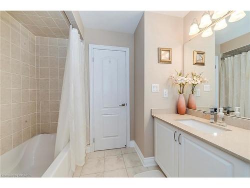 2395 Thruxton Drive, Oakville, ON - Indoor Photo Showing Bathroom