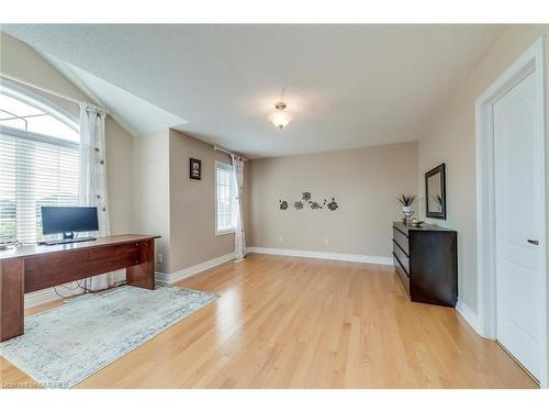 2395 Thruxton Drive, Oakville, ON - Indoor