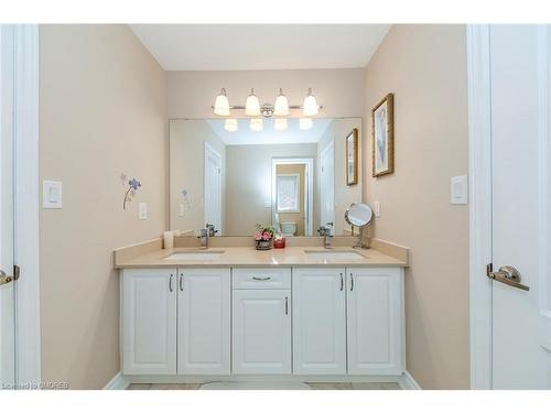 2395 Thruxton Drive, Oakville, ON - Indoor Photo Showing Bathroom