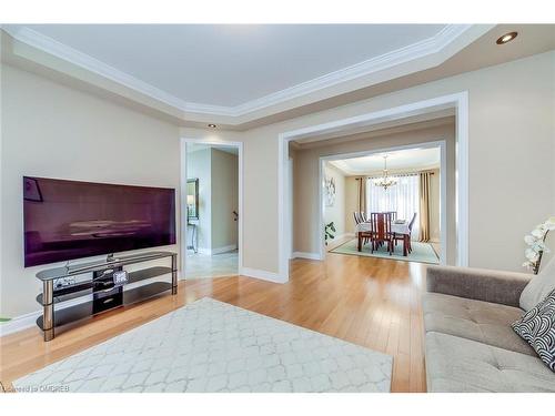 2395 Thruxton Drive, Oakville, ON - Indoor Photo Showing Living Room