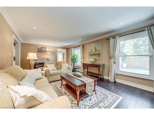 1125 Windrush Drive, Oakville, ON - Indoor Photo Showing Living Room