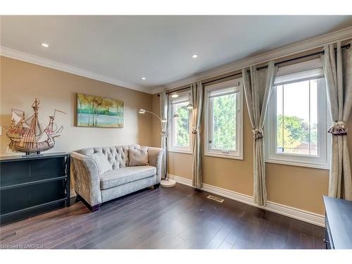 1125 Windrush Drive, Oakville, ON - Indoor Photo Showing Living Room