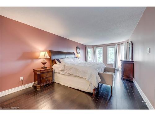 1125 Windrush Drive, Oakville, ON - Indoor Photo Showing Bedroom