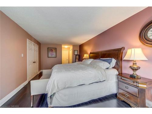 1125 Windrush Drive, Oakville, ON - Indoor Photo Showing Bedroom