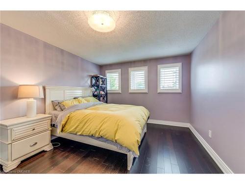 1125 Windrush Drive, Oakville, ON - Indoor Photo Showing Bedroom