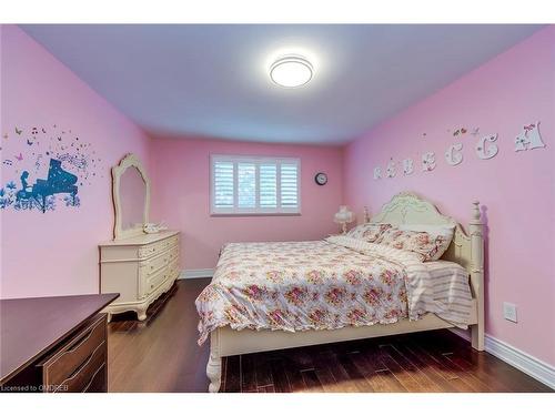 1125 Windrush Drive, Oakville, ON - Indoor Photo Showing Bedroom