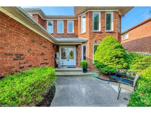 1125 Windrush Drive, Oakville, ON - Outdoor