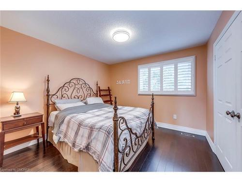 1125 Windrush Drive, Oakville, ON - Indoor Photo Showing Bedroom