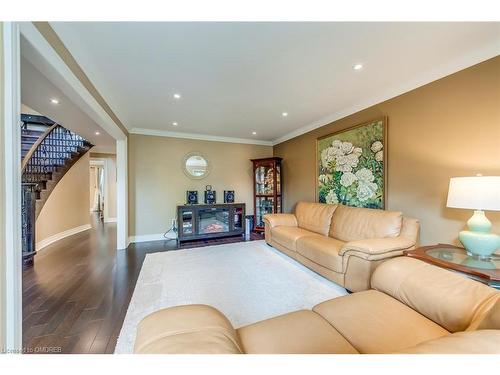 1125 Windrush Drive, Oakville, ON - Indoor Photo Showing Living Room