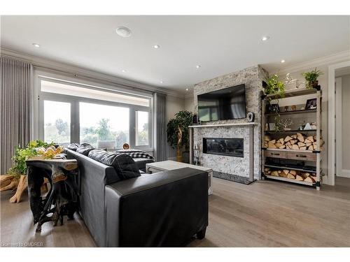 6805 Wellington Rd 34 Drive, Cambridge, ON - Indoor Photo Showing Living Room With Fireplace