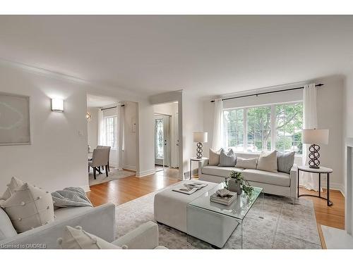 270 Felan Avenue, Oakville, ON - Indoor Photo Showing Living Room